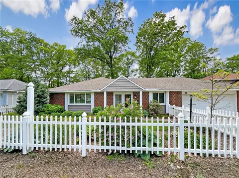 426 Steven Blvd, Cleveland, OH 44143