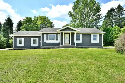5990 Stewart Sharon Rd, Hubbard, OH 44425
