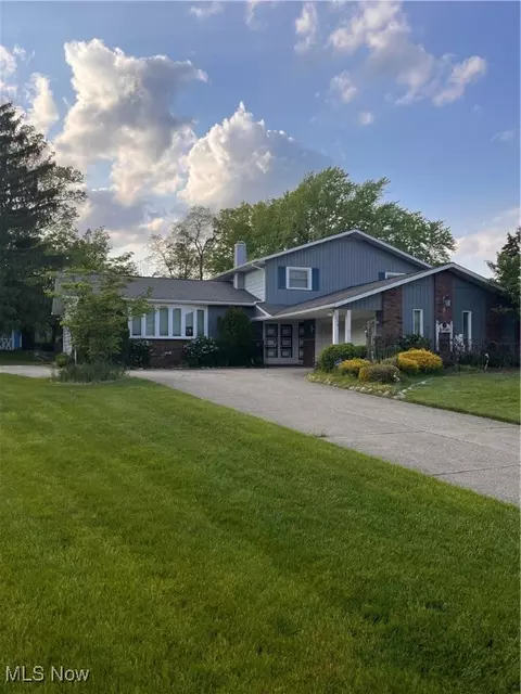 2840 Brian Dr, Parma, OH 44134