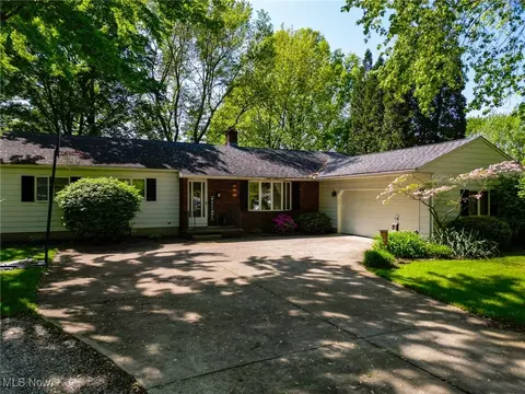 12096 Indian Hollow Rd, Grafton, OH 44044