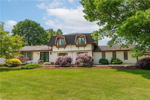 2864 Pine Lake Rd, Uniontown, OH 44685