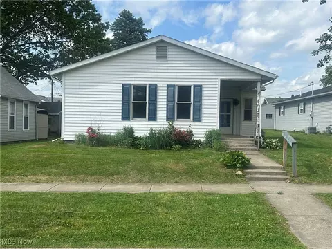 616 Vine St, Coshocton, OH 43812