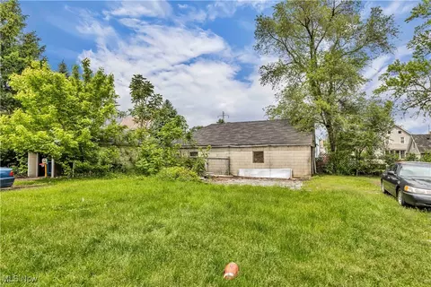241 Sexton St, Struthers, OH 44471 photo 3