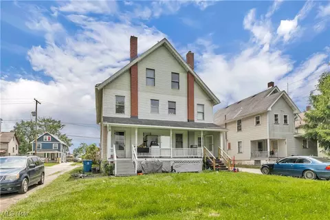 241 Sexton St, Struthers, OH 44471 photo 2
