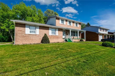 128 E Circle Dr, Weirton, WV 26062 photo 3
