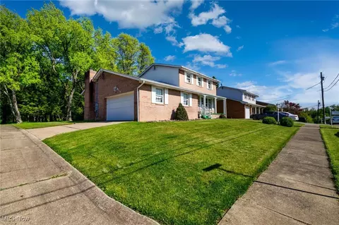128 E Circle Dr, Weirton, WV 26062 photo 5