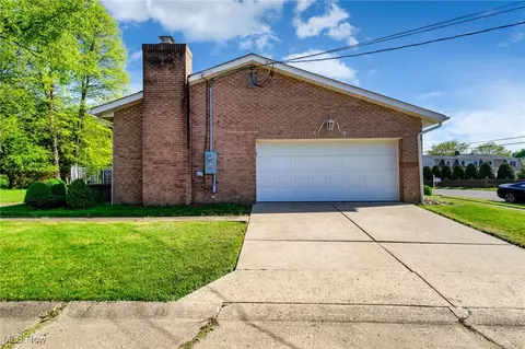 128 E Circle Dr, Weirton, WV 26062 photo 7