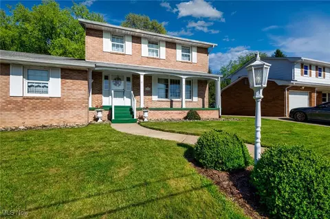 128 E Circle Dr, Weirton, WV 26062 photo 2