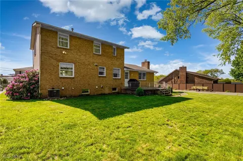 128 E Circle Dr, Weirton, WV 26062 photo 9