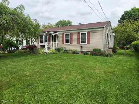 867 S 14th St, Sebring, OH 44672