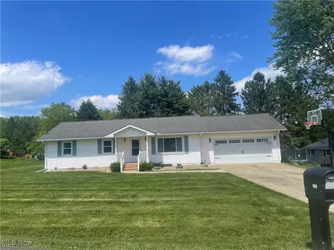 107 Summit Dr, Zanesville, OH 43701