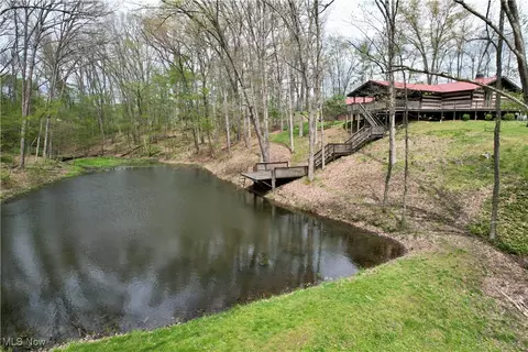 6141 Avon Rd NE, Carrollton, OH 44615