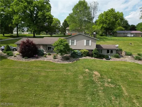 61426 Stillmeadow Ln, New Concord, OH 43762