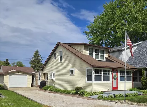 1857 Walnut Dr, Ashtabula, OH 44004