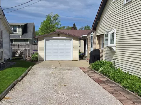 1857 Walnut Dr, Ashtabula, OH 44004 photo 3