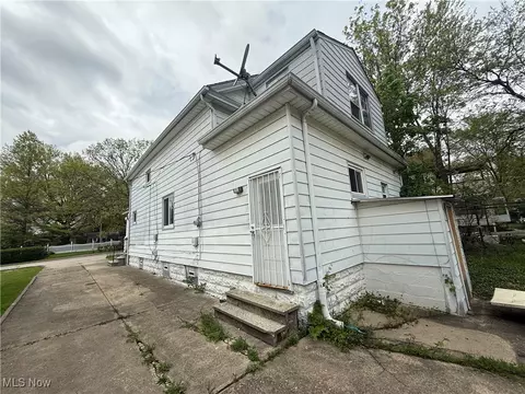 5237 Milo Ave, Maple Heights, OH 44137 photo 4
