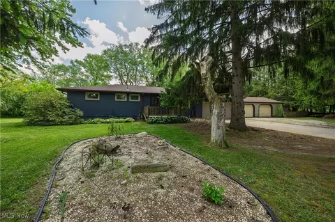 3610 Donegal Dr NE, Canton, OH 44721