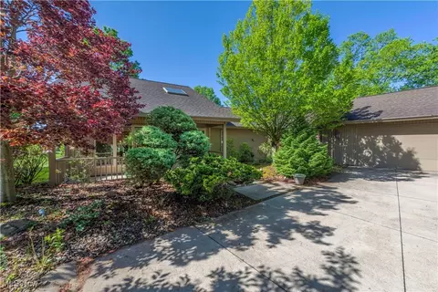 32715 Bridgestone Dr, North Ridgeville, OH 44039
