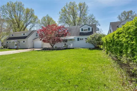Exterior - 29146 W Willowick Dr, Willowick, OH 44095 photo 7 of 9