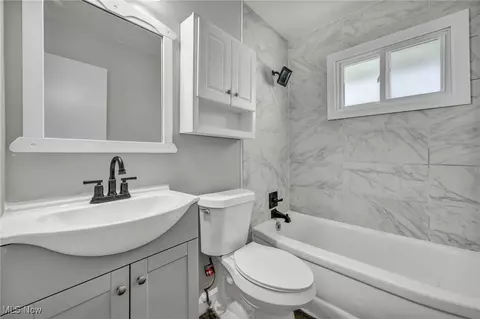 Bath - 29146 W Willowick Dr, Willowick, OH 44095 photo 1 of 1