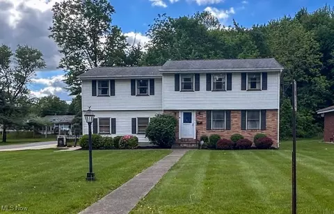 100 Chadwick Ln, Austintown, OH 44515