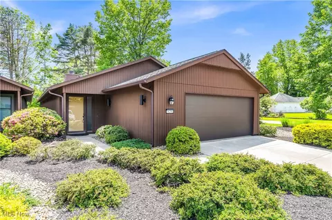 18291 Glencreek Ln, Strongsville, OH 44136