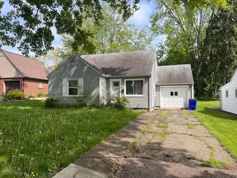 1024 W Riddle Ave, Ravenna, OH 44266