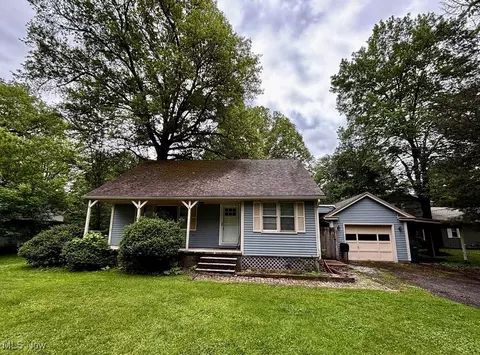 4941 Hopkins Rd, Youngstown, OH 44511