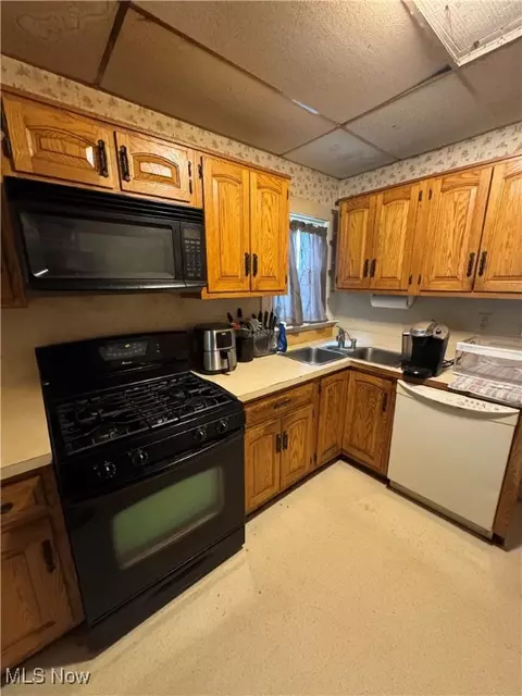 1729 E 26th St, Ashtabula, OH 44004 photo 7