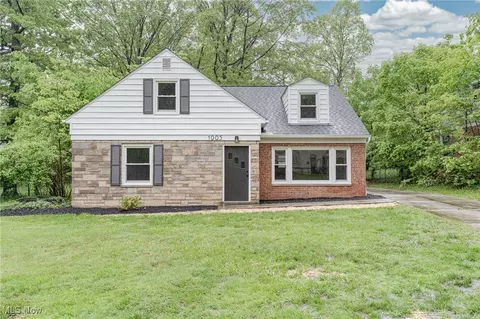 1005 Renfield Rd, Cleveland Heights, OH 44121