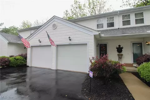 4321 Devonshire Dr, Youngstown, OH 44512