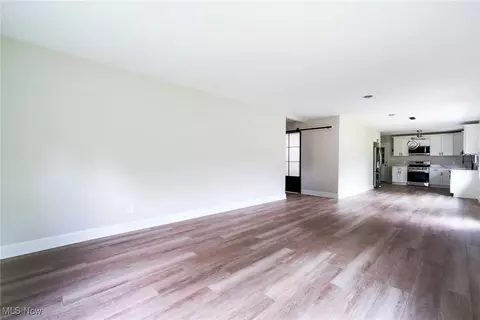 Living - 351 Cranberry Run, Boardman, OH 44512 photo 7 of 9
