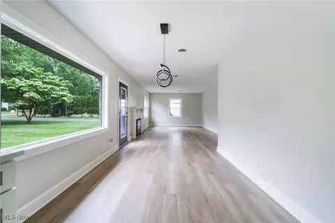 Living - 351 Cranberry Run, Boardman, OH 44512 photo 8 of 9