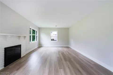 Living - 351 Cranberry Run, Boardman, OH 44512 photo 3 of 9