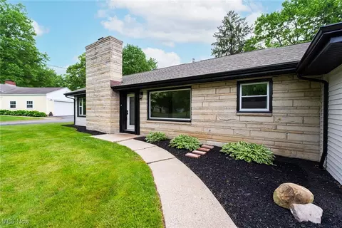Exterior - 351 Cranberry Run, Boardman, OH 44512 photo 4 of 9