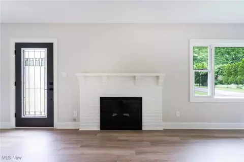 Living - 351 Cranberry Run, Boardman, OH 44512 photo 1 of 9