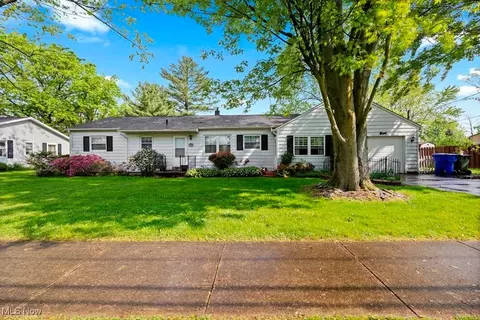221 Forest St, Lagrange, OH 44050 photo 2
