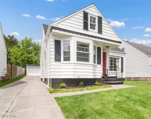 5178 Erwin St, Maple Heights, OH 44137 photo 2