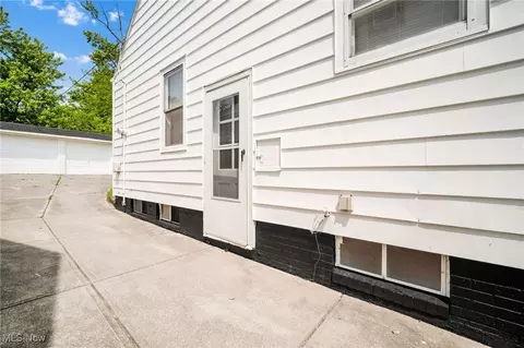 5178 Erwin St, Maple Heights, OH 44137 photo 4