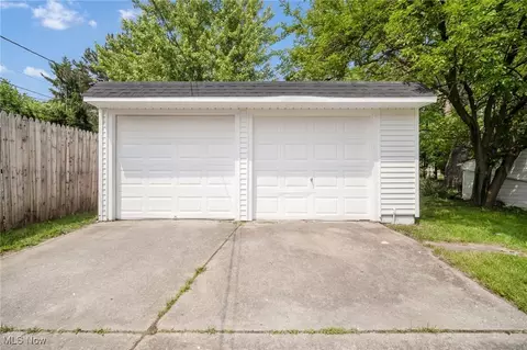 5178 Erwin St, Maple Heights, OH 44137 photo 6
