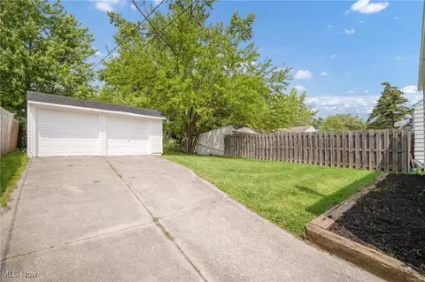 5178 Erwin St, Maple Heights, OH 44137 photo 5