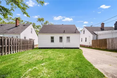 5178 Erwin St, Maple Heights, OH 44137 photo 8