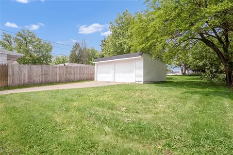 5178 Erwin St, Maple Heights, OH 44137 photo 7
