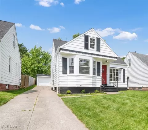 5178 Erwin St, Maple Heights, OH 44137 photo 3