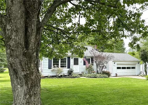 111 Fairview Rd, Chagrin Falls, OH 44022