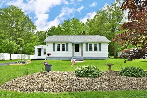 140 Raymond Ave NW, Warren, OH 44483