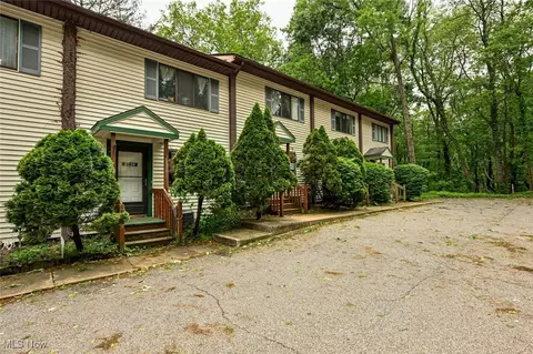 2238 Pine Top Ct, Coventry, OH 44319