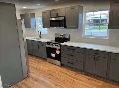 Kitchen - 424 Whipple Ave NW, Canton, OH 44708 photo 2 of 2