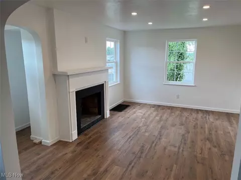 Living - 424 Whipple Ave NW, Canton, OH 44708 photo 1 of 1