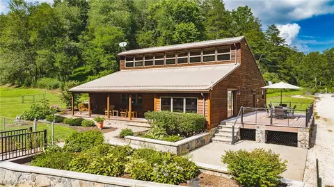 8089 Elk Fork Rd, Middlebourne, WV 26149